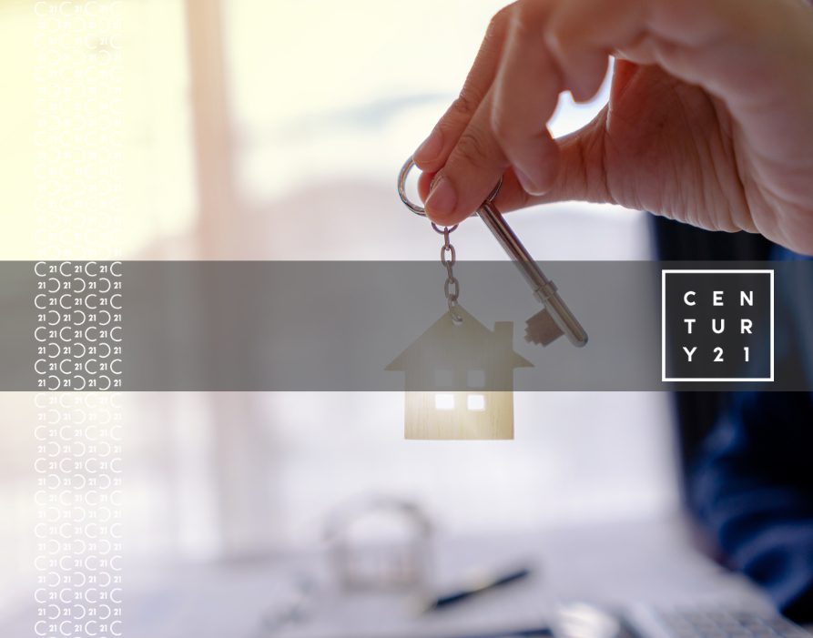 century21-real-estate-key-handover-1-1 (1)